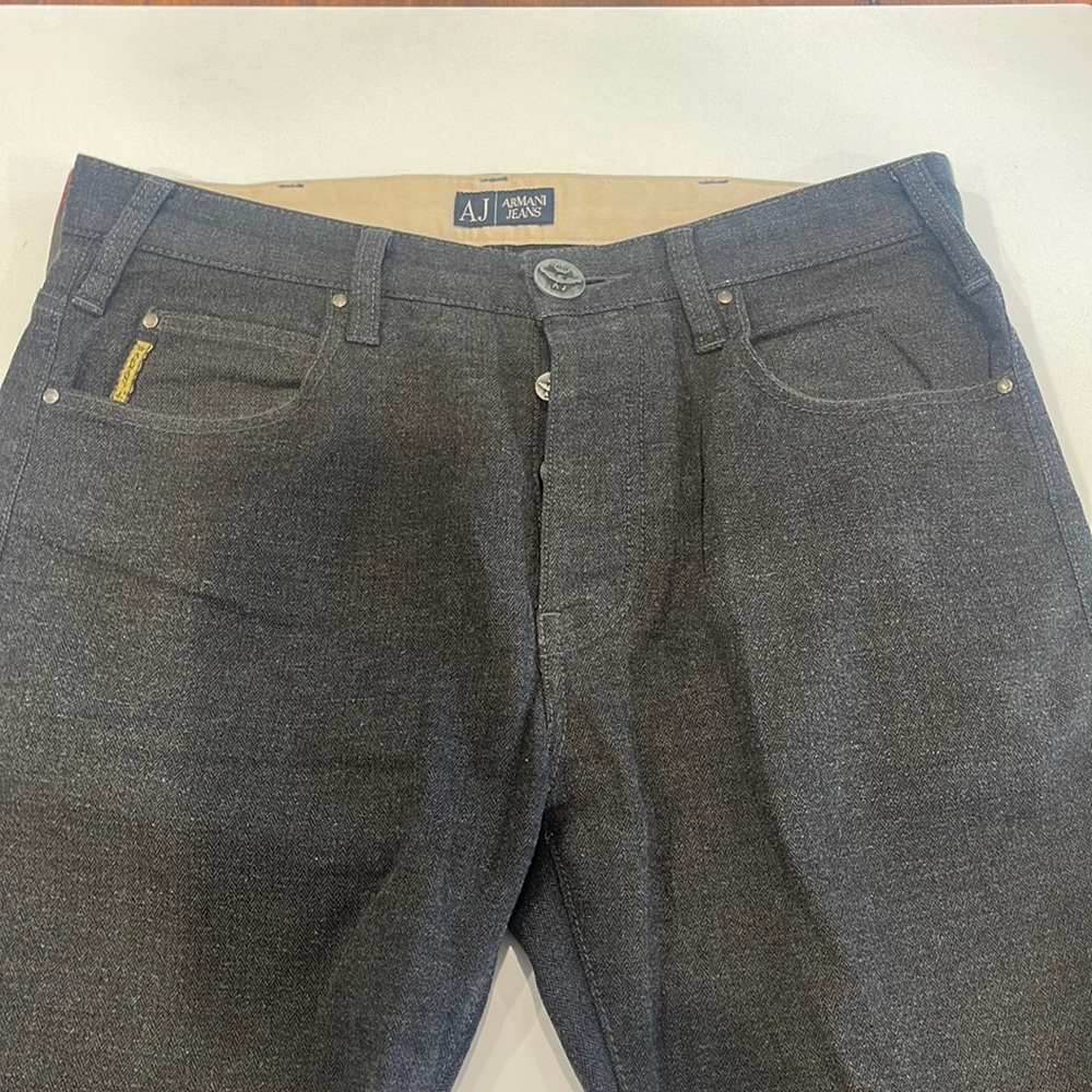 Armani jeans sway jean unique material comfortable great condition size 31